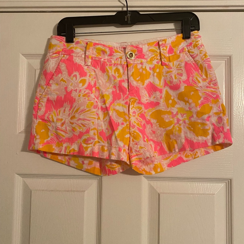 Lilly Pulitzer Women’s Size 0. Floral Bright Pink and Gold Shorts. Pockets.